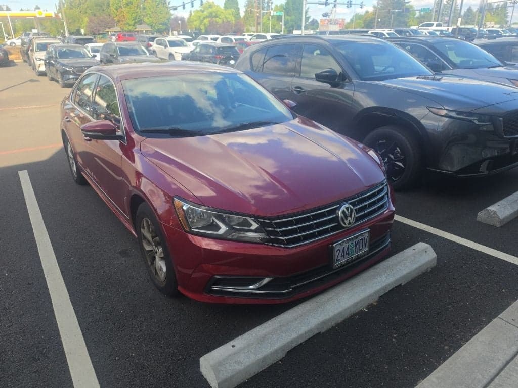 2017 Volkswagen Passat 1.8T S — photo 1 of 11