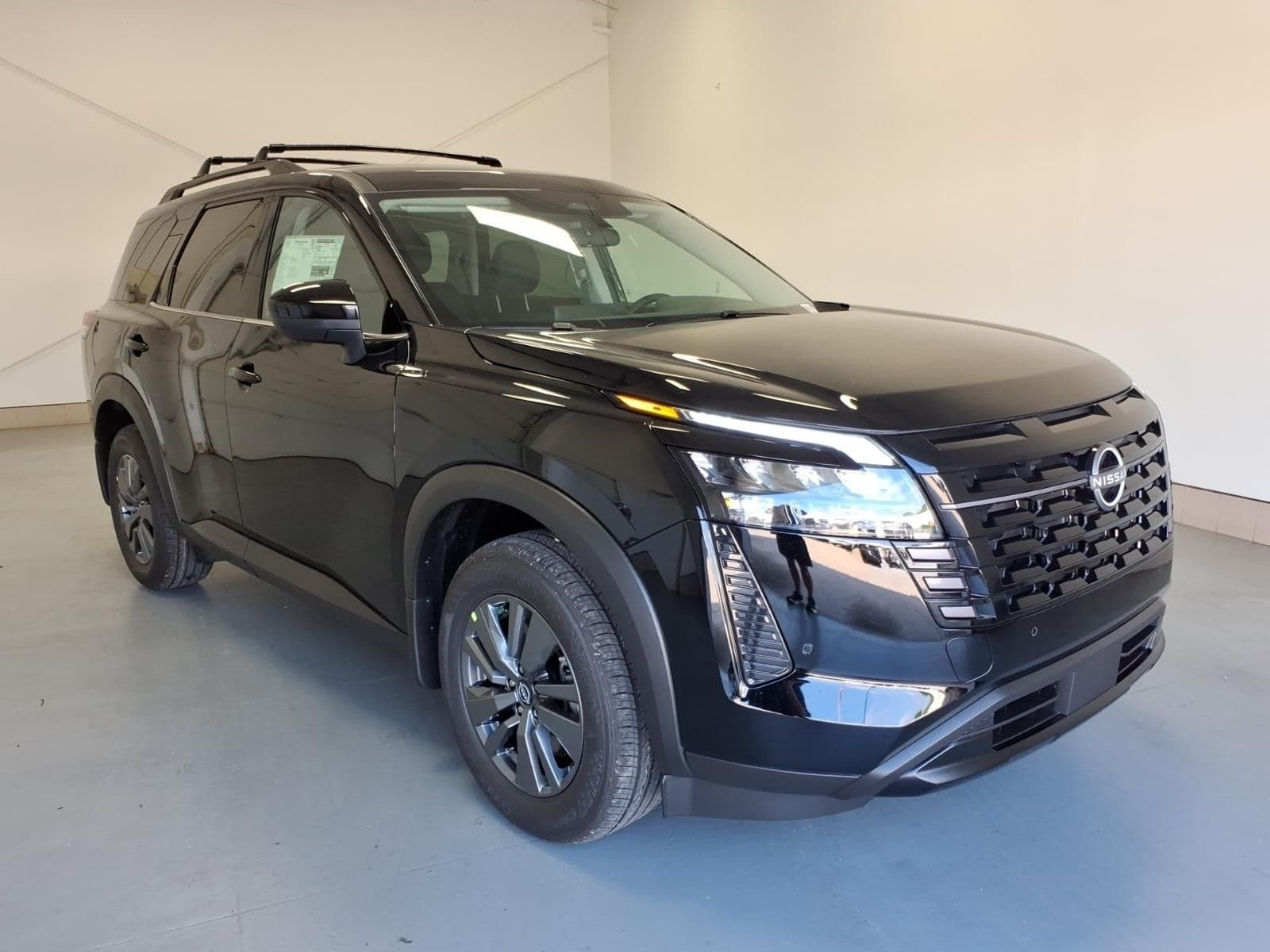 2026 Nissan Pathfinder SV — photo 1 of 32