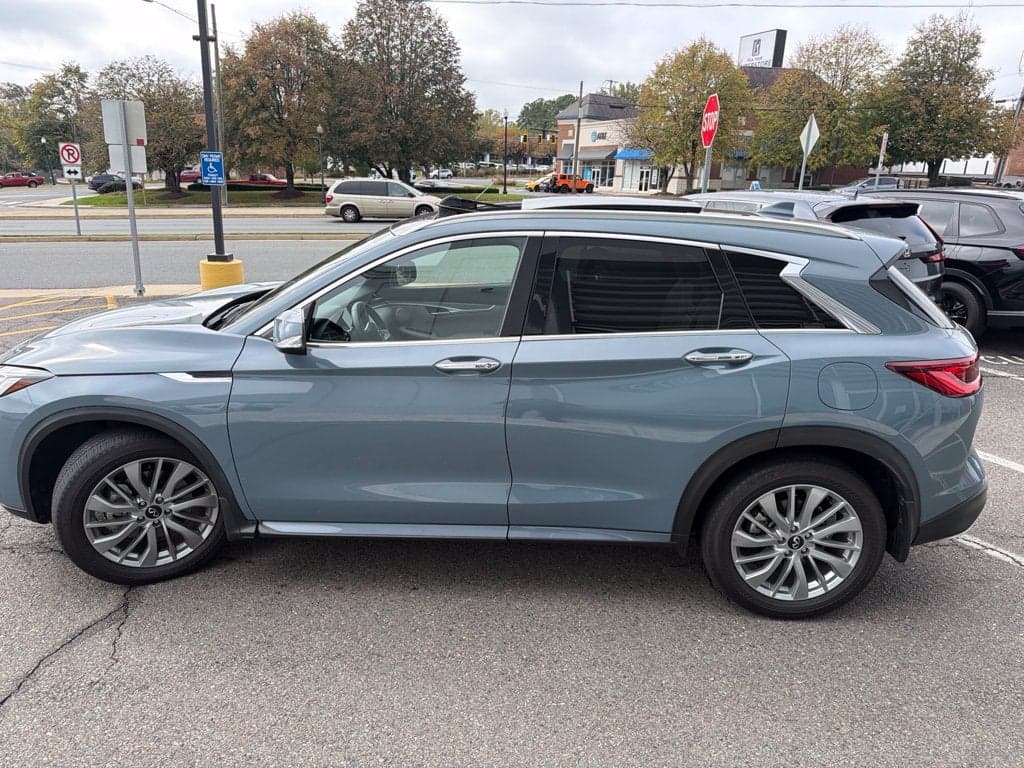 2023 INFINITI QX50 LUXE — photo 1 of 3