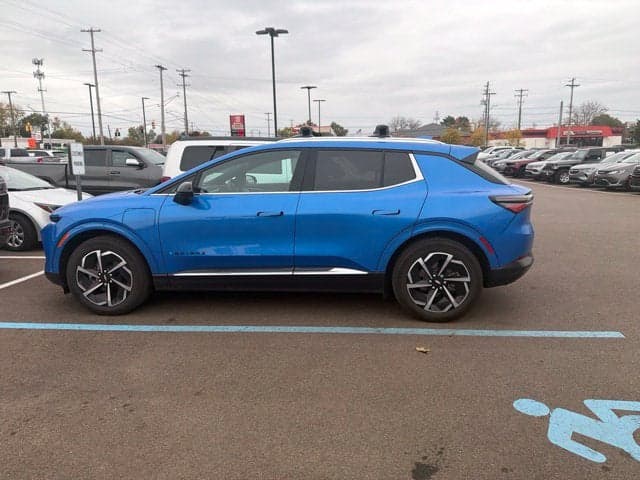 2025 Chevrolet Equinox EV LT — photo 1 of 5