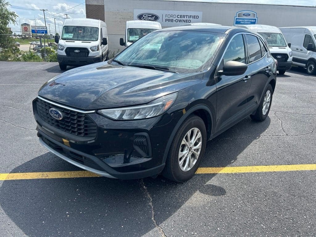 2023 Ford Escape Active — photo 1 of 10