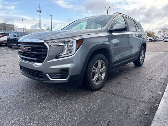 2023 GMC Terrain SLE — photo 1 of 5