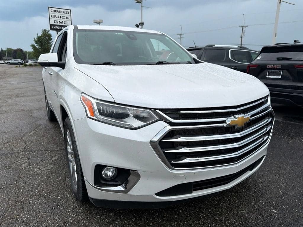 2021 Chevrolet Traverse High Country — photo 1 of 38