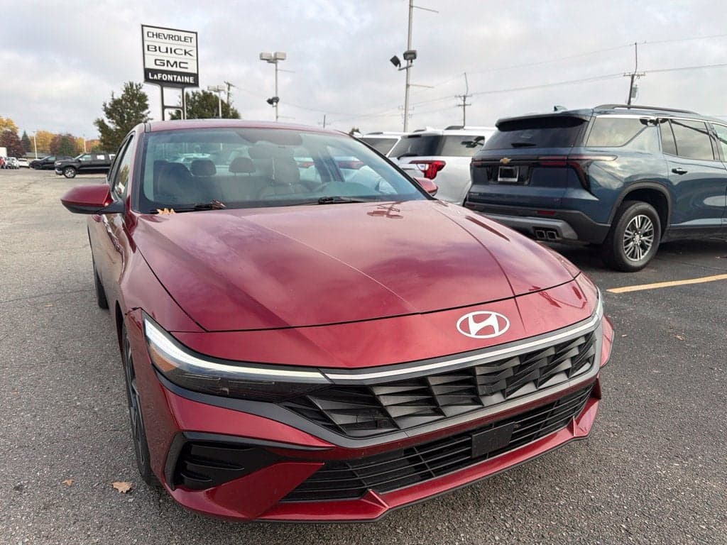 2024 Hyundai Elantra SEL — photo 1 of 5