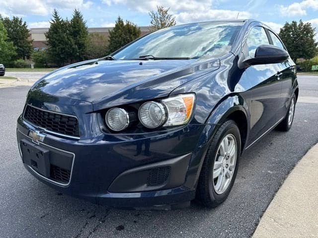 2016 Chevrolet Sonic LT — photo 1 of 40