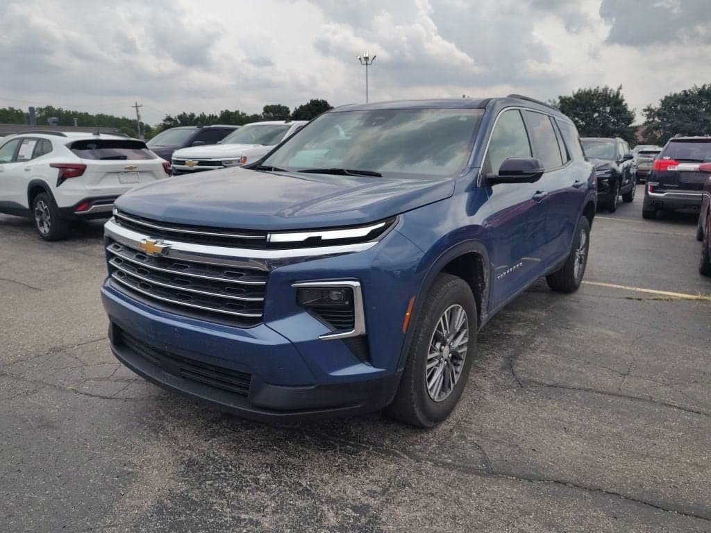 2024 Chevrolet Traverse LT — photo 1 of 31
