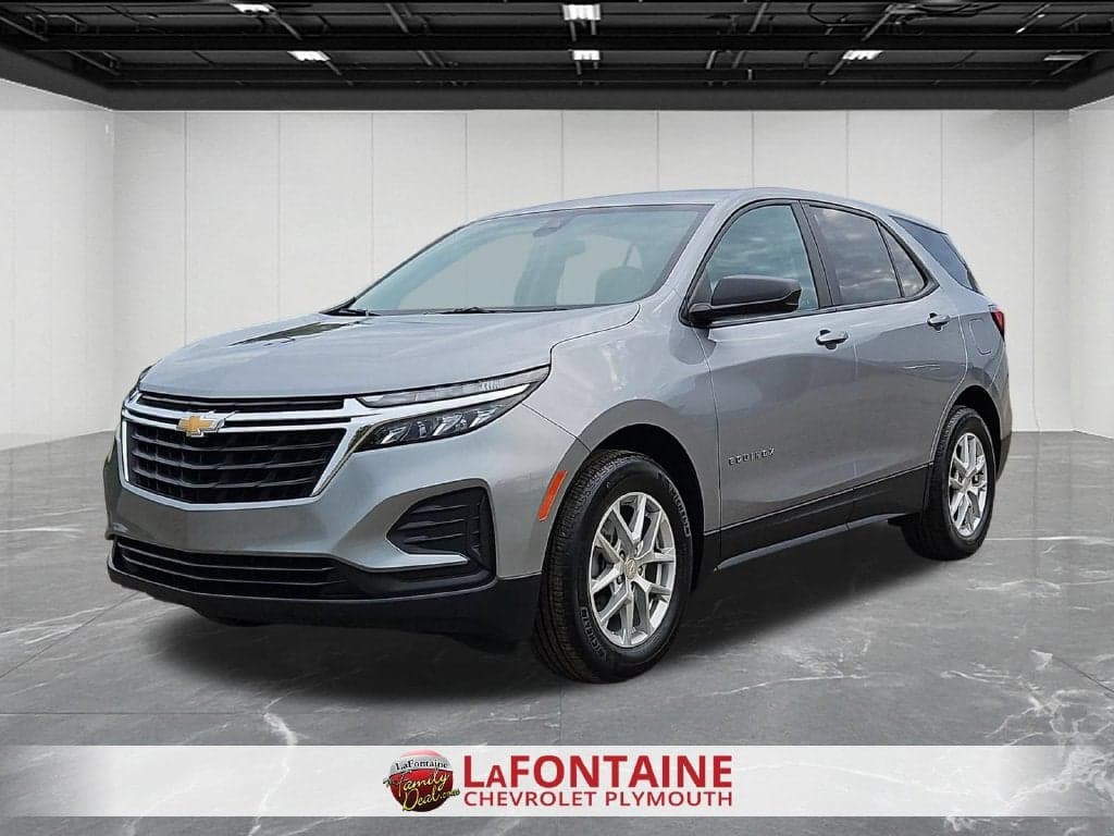 2024 Chevrolet Equinox LS — photo 1 of 32