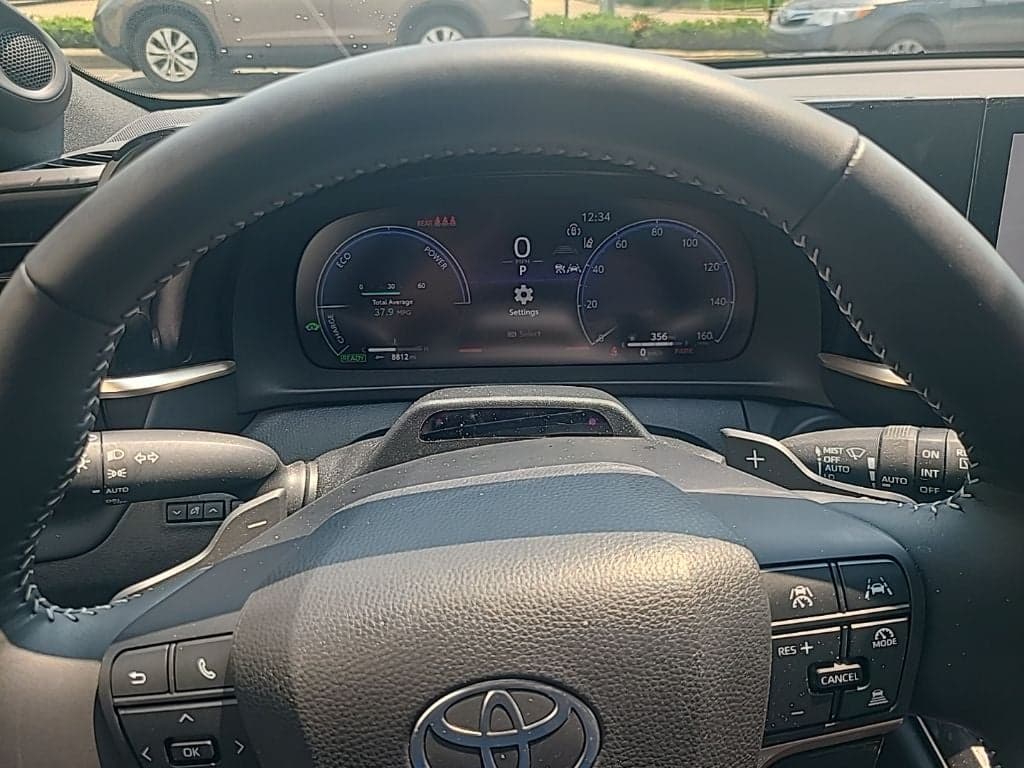 2025 Toyota Crown Signia Limited — photo 1 of 27