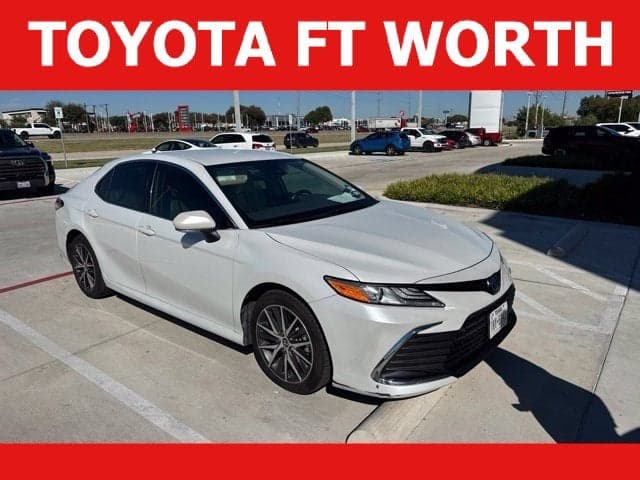 2022 Toyota Camry XLE — photo 1 of 5