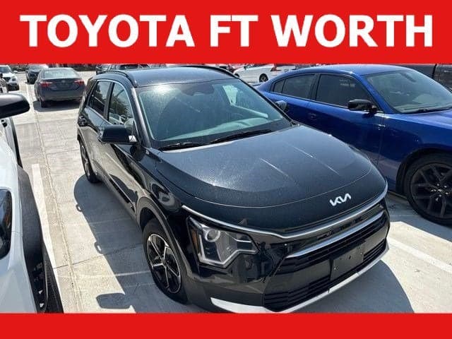 2025 Kia Niro LX — photo 1 of 21
