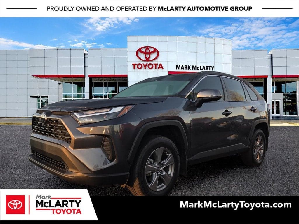 2025 Toyota RAV4 XLE — photo 1 of 5