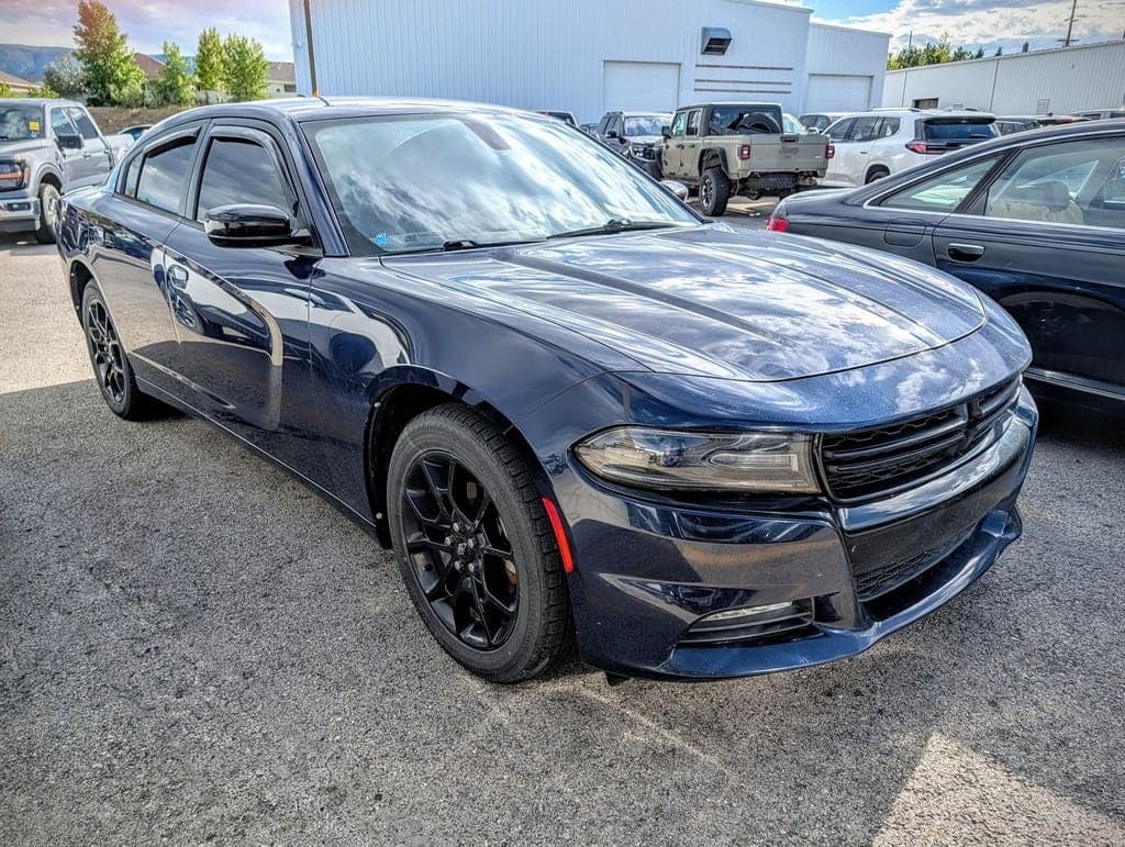 2017 Dodge Charger SXT — photo 1 of 5