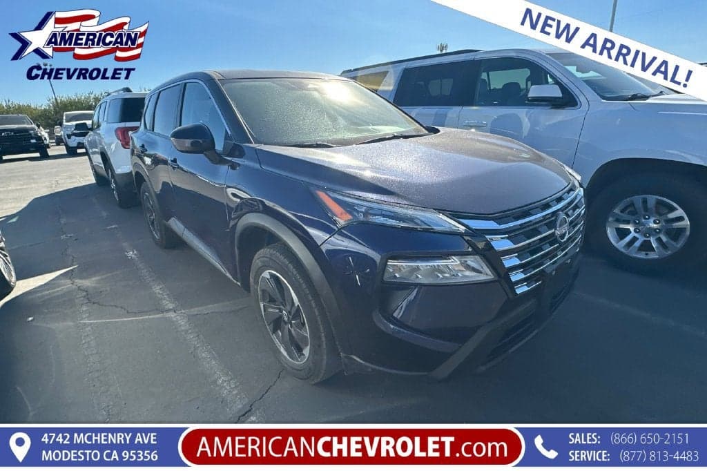 2025 Nissan Rogue SV — photo 1 of 4