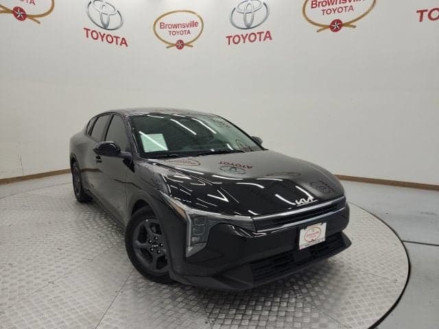 2025 Kia K4 LXS — photo 1 of 15