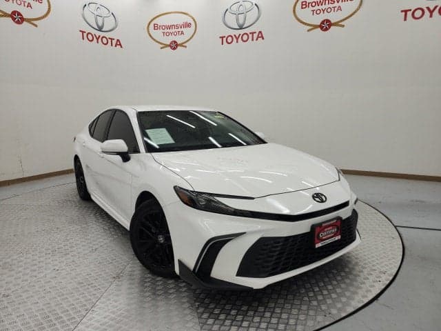 2025 Toyota Camry SE — photo 1 of 5