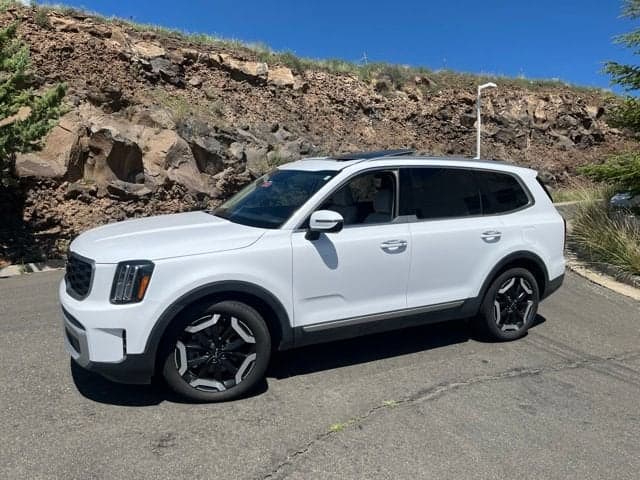 2024 Kia Telluride S — photo 1 of 79