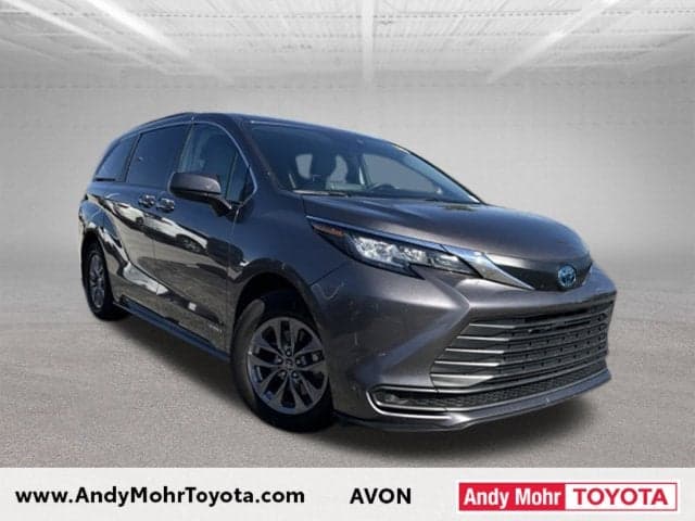 2021 Toyota Sienna LE — photo 1 of 5