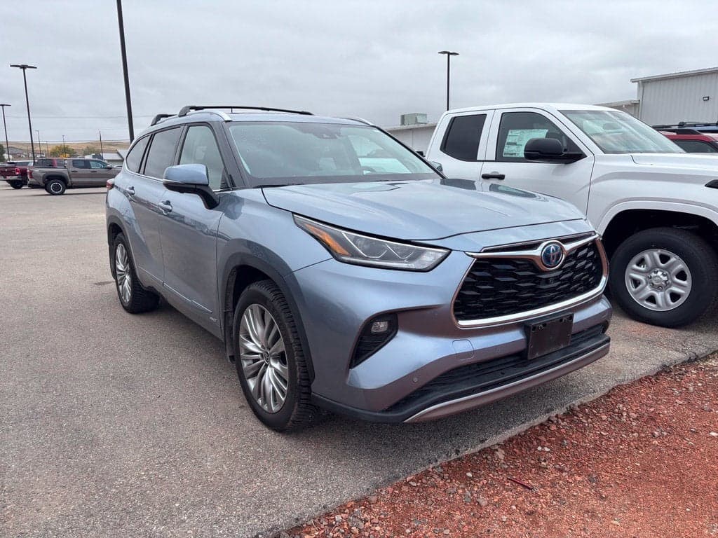 2023 Toyota Highlander Hybrid Platinum — photo 1 of 5