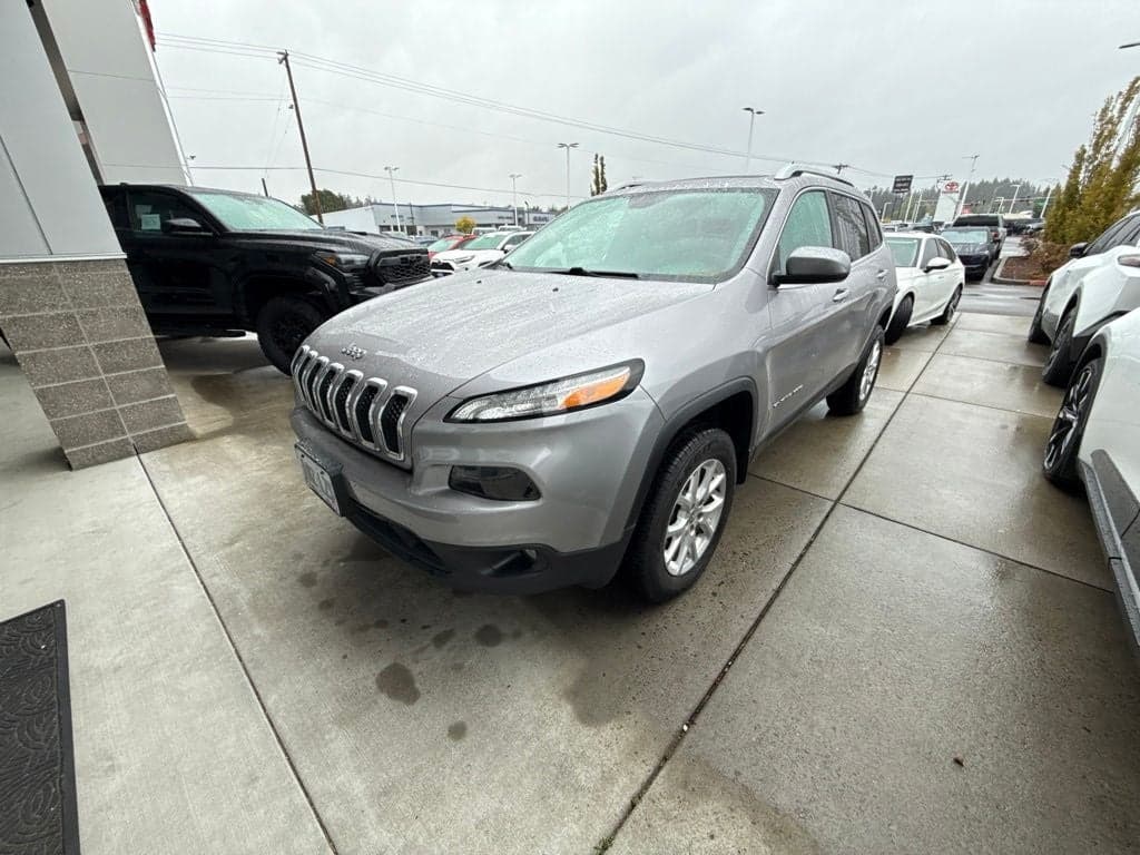 2018 Jeep Cherokee Latitude Plus — photo 1 of 10