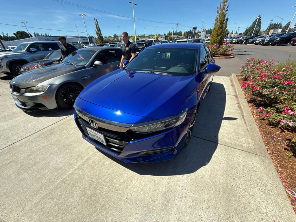 2020 Honda Accord Sport 2.0T — photo 1 of 10