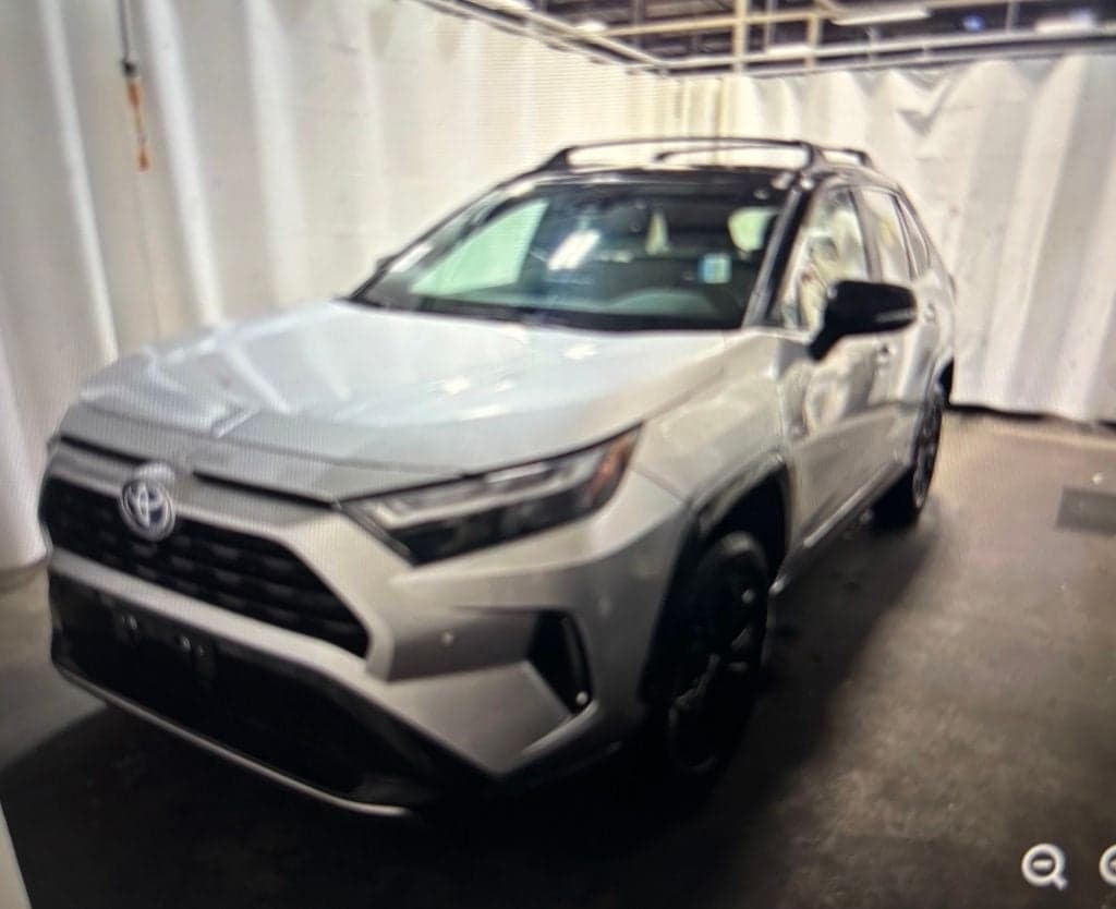 2022 Toyota RAV4 Hybrid XSE — photo 1 of 2