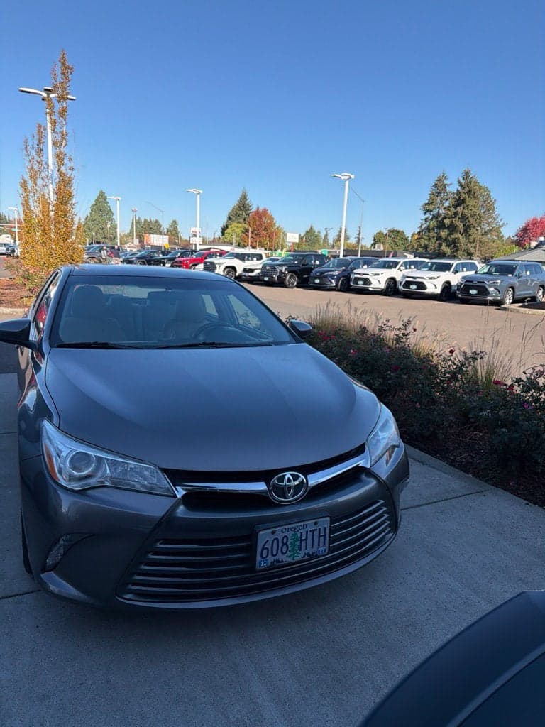 2016 Toyota Camry LE — photo 1 of 5