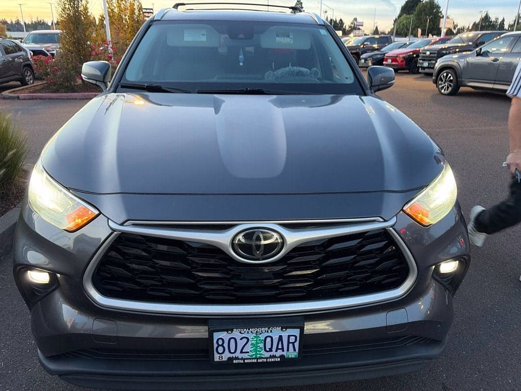 2020 Toyota Highlander XLE — photo 1 of 46