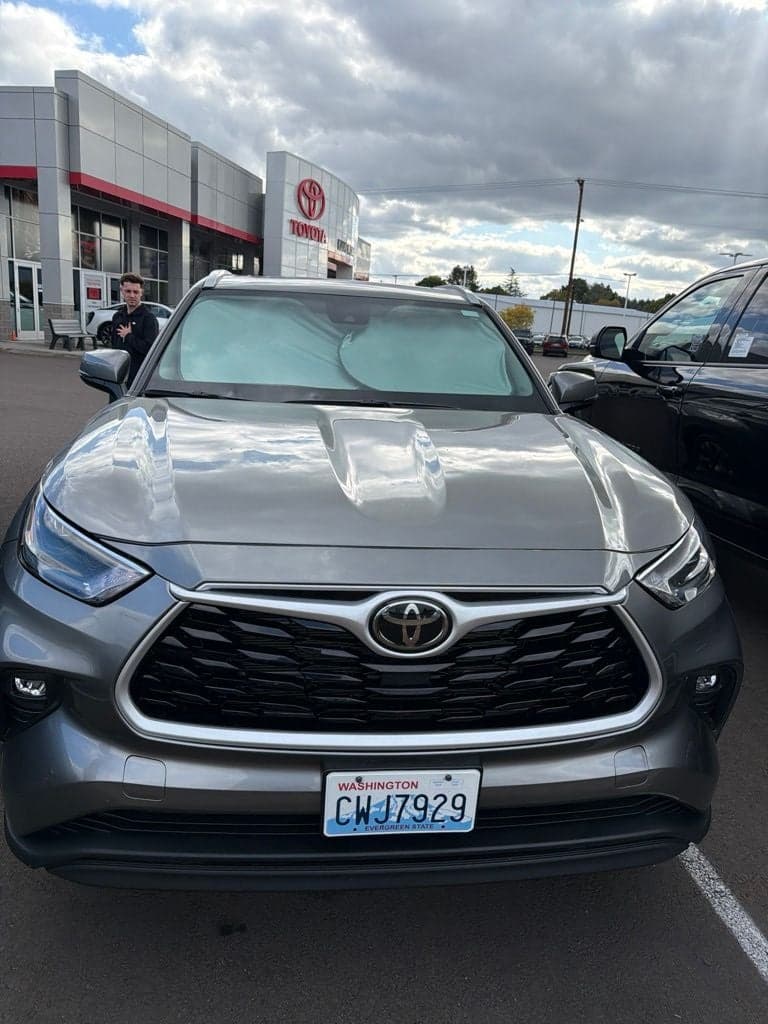 2026 Toyota Highlander Hybrid XLE — photo 1 of 10