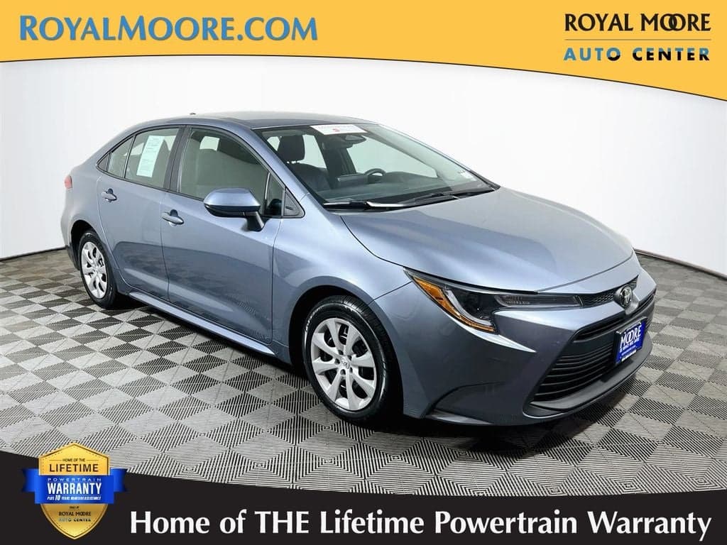 2025 Toyota Corolla LE — photo 1 of 3
