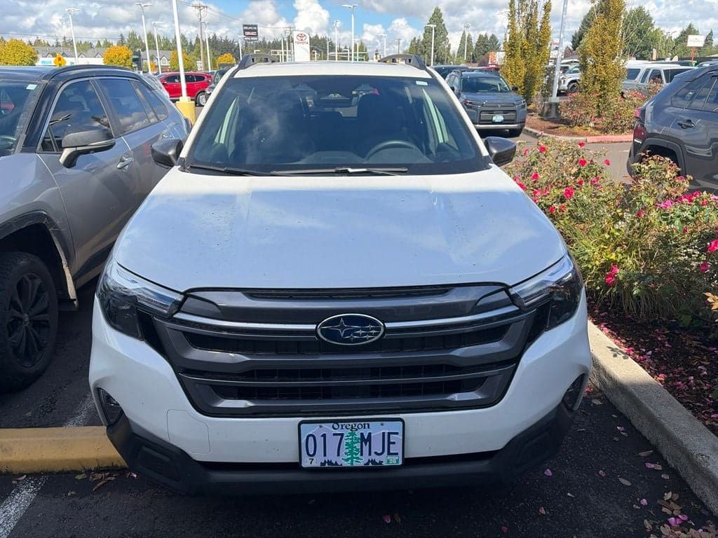 2025 Subaru Forester Premium — photo 1 of 8