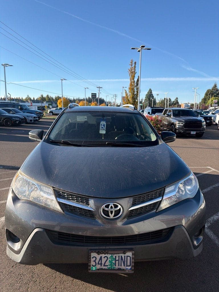 2015 Toyota RAV4 LE — photo 1 of 5