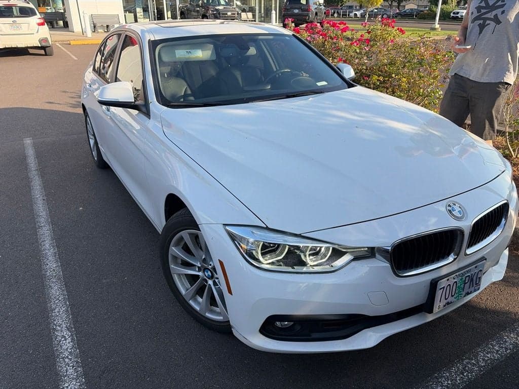 2018 BMW 3 Series 320i — photo 1 of 23