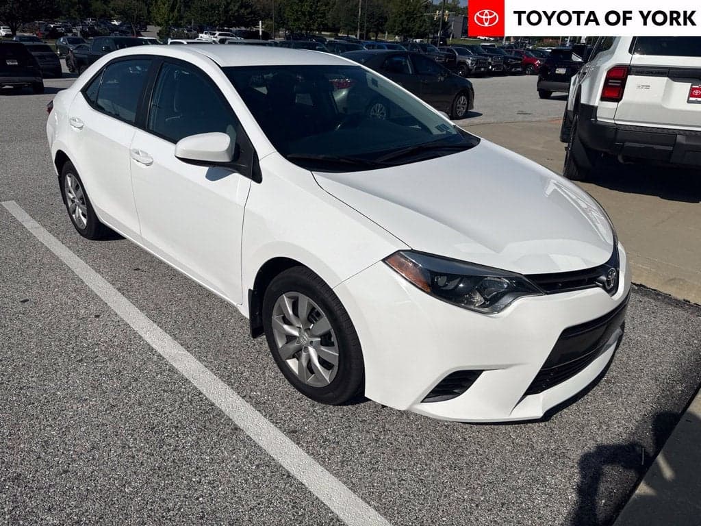 2016 Toyota Corolla LE — photo 1 of 3