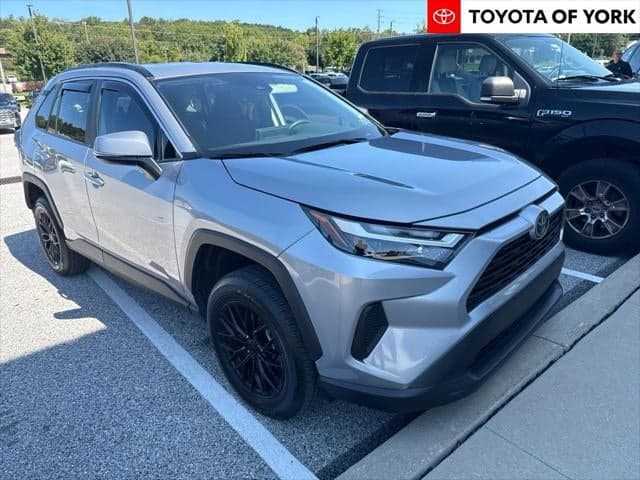 2025 Toyota RAV4 XLE — photo 1 of 6