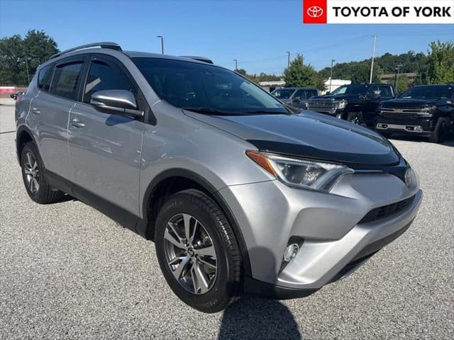 2017 Toyota RAV4 XLE — photo 1 of 4