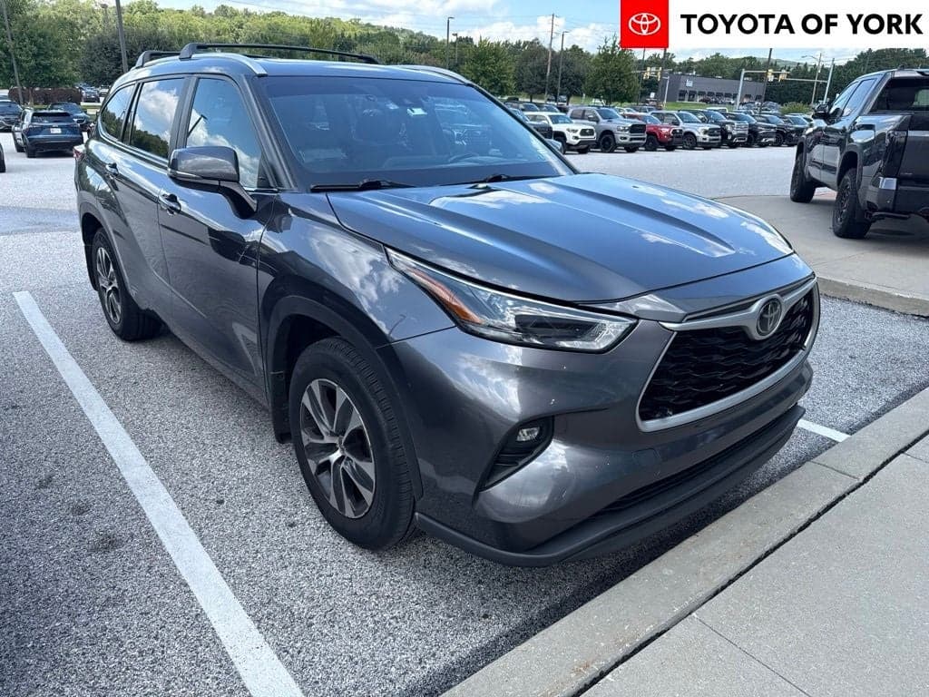 2023 Toyota Highlander XLE — photo 1 of 3