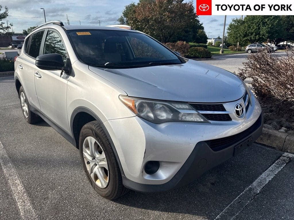 2014 Toyota RAV4 LE — photo 1 of 5
