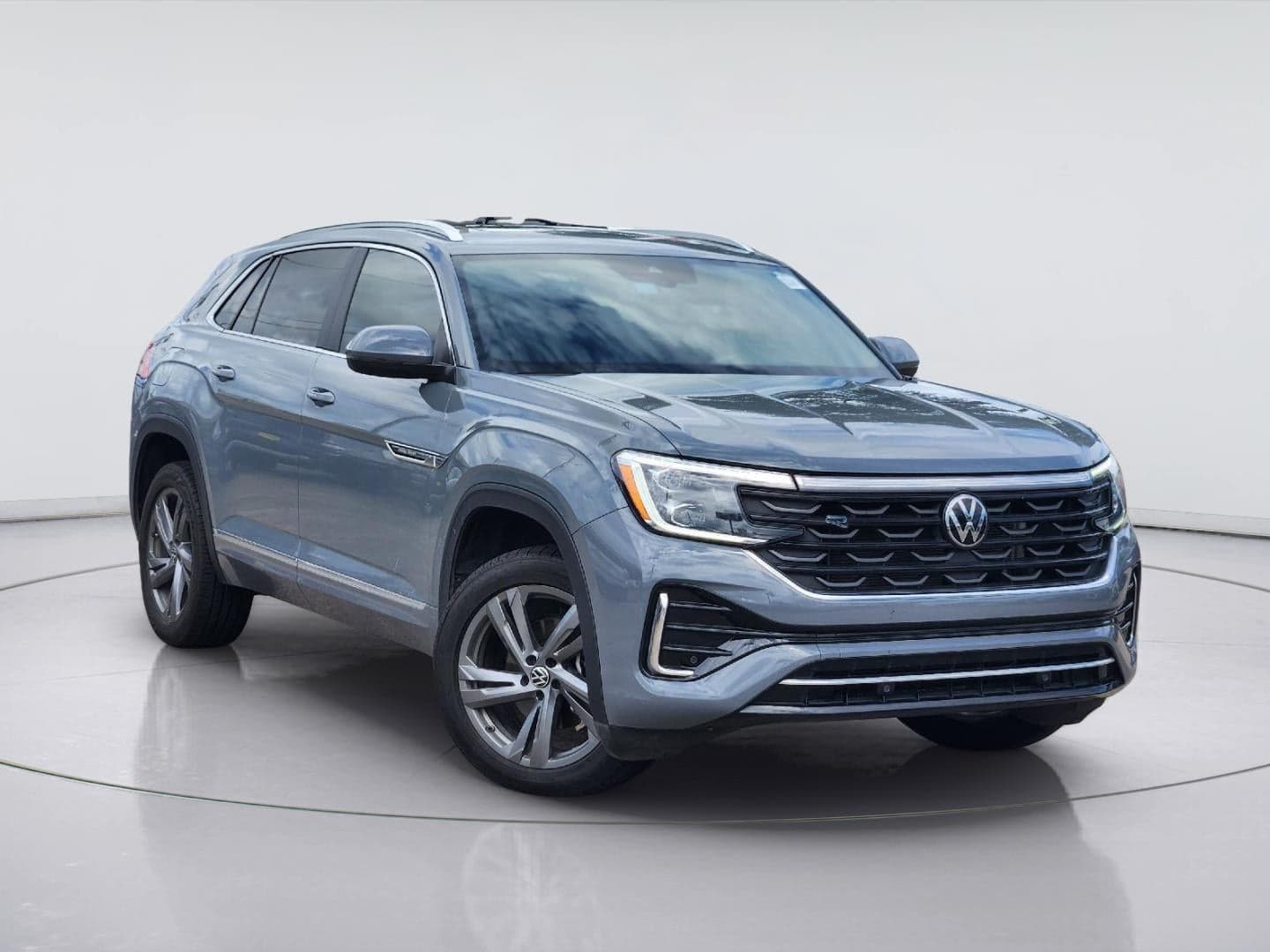 2024 Volkswagen Atlas Cross Sport 2.0T SEL R-Line — photo 1 of 7
