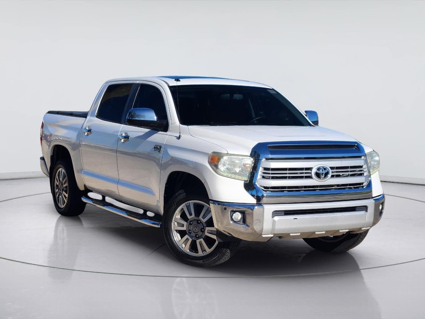2015 Toyota Tundra 2WD Truck Base — photo 1 of 5