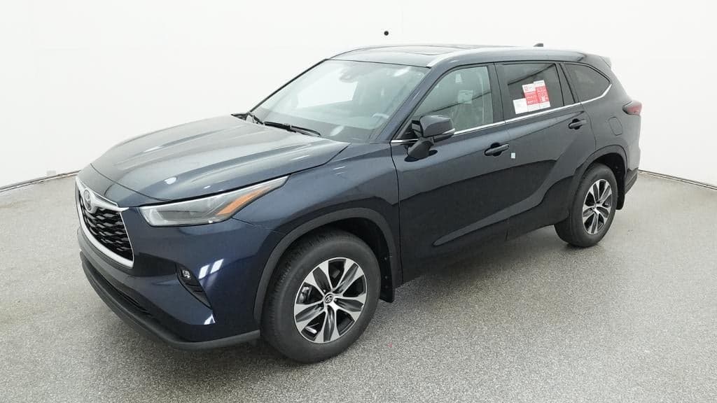 2026 Toyota Highlander XLE — photo 1 of 33