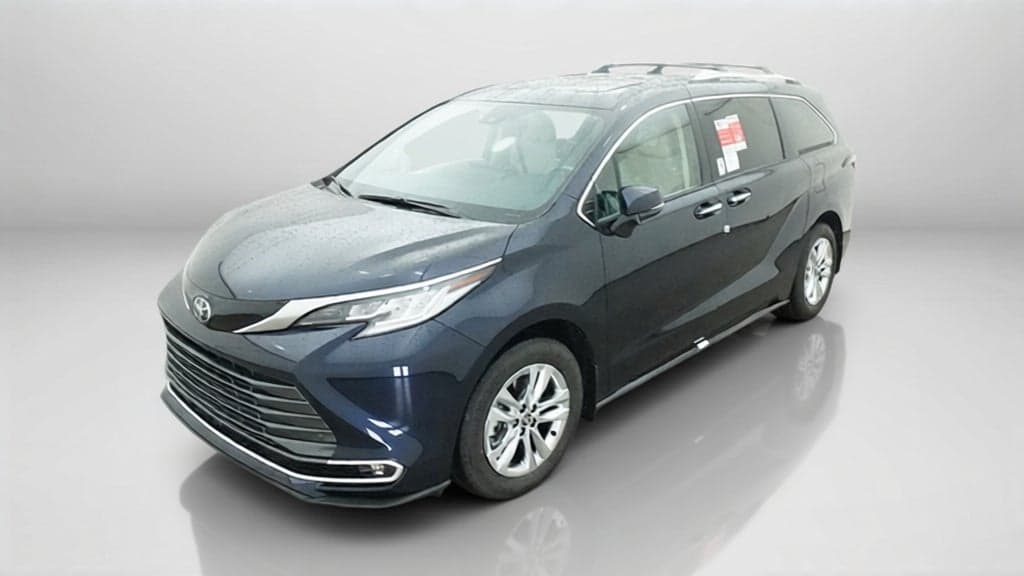 2026 Toyota Sienna Limited — photo 1 of 5