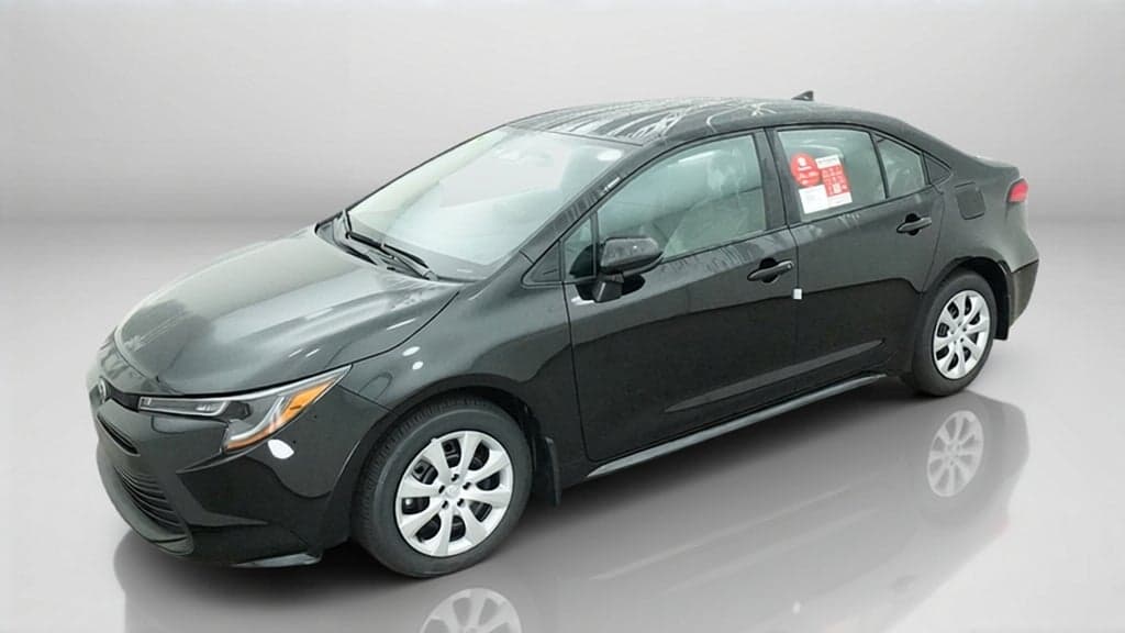 2027 Toyota Corolla LE — photo 1 of 5
