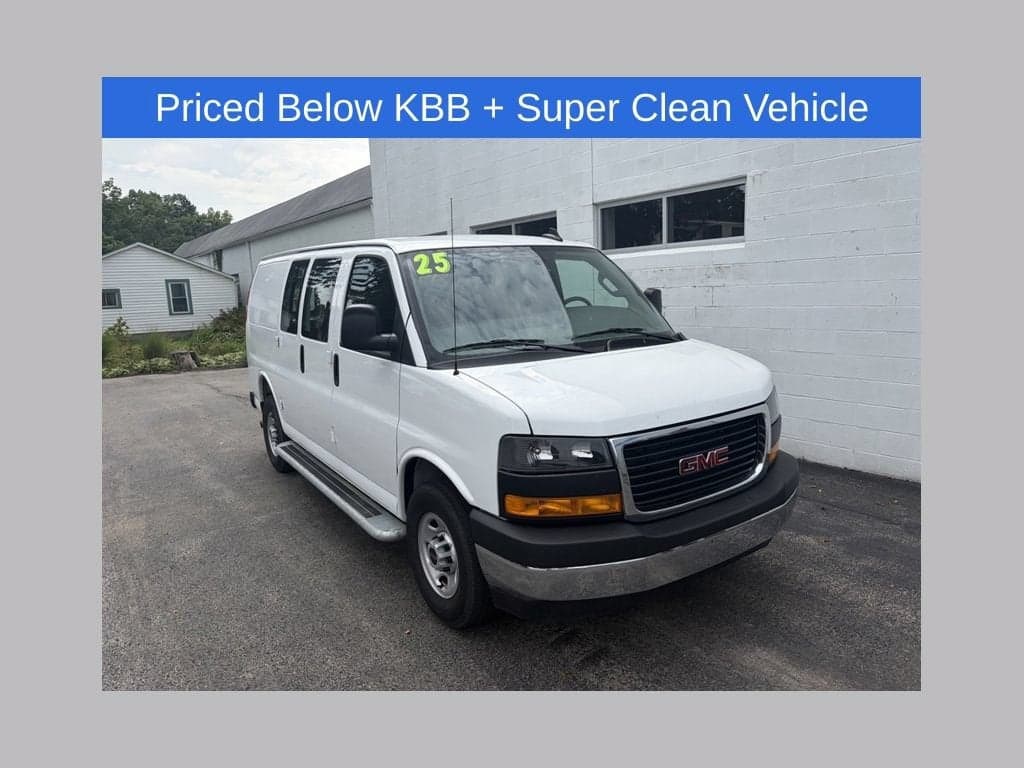 2025 GMC Savana Cargo Van Base — photo 1 of 29