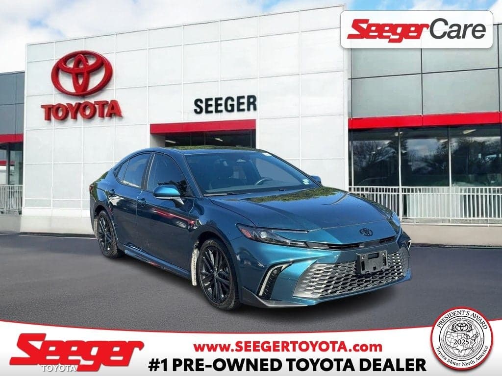 2025 Toyota Camry SE — photo 1 of 31