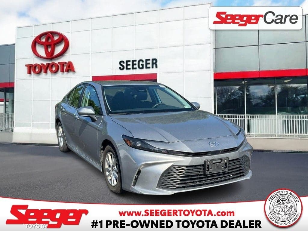 2025 Toyota Camry LE — photo 1 of 31