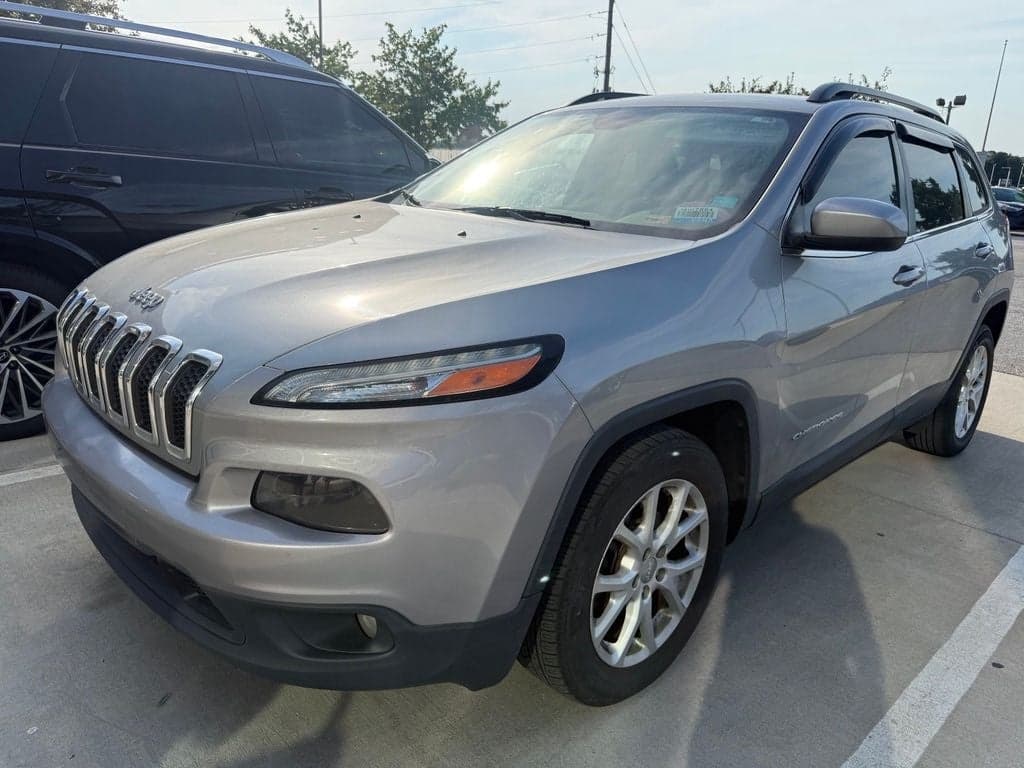 2016 Jeep Cherokee Latitude — photo 1 of 3