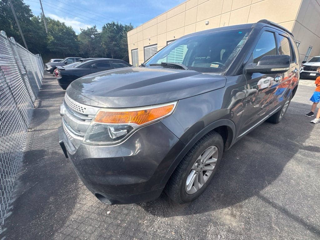 2015 Ford Explorer XLT — photo 1 of 5