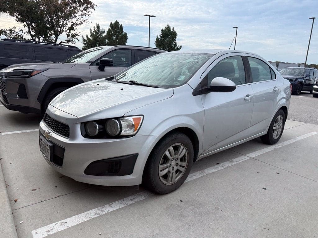2016 Chevrolet Sonic LT — photo 1 of 5