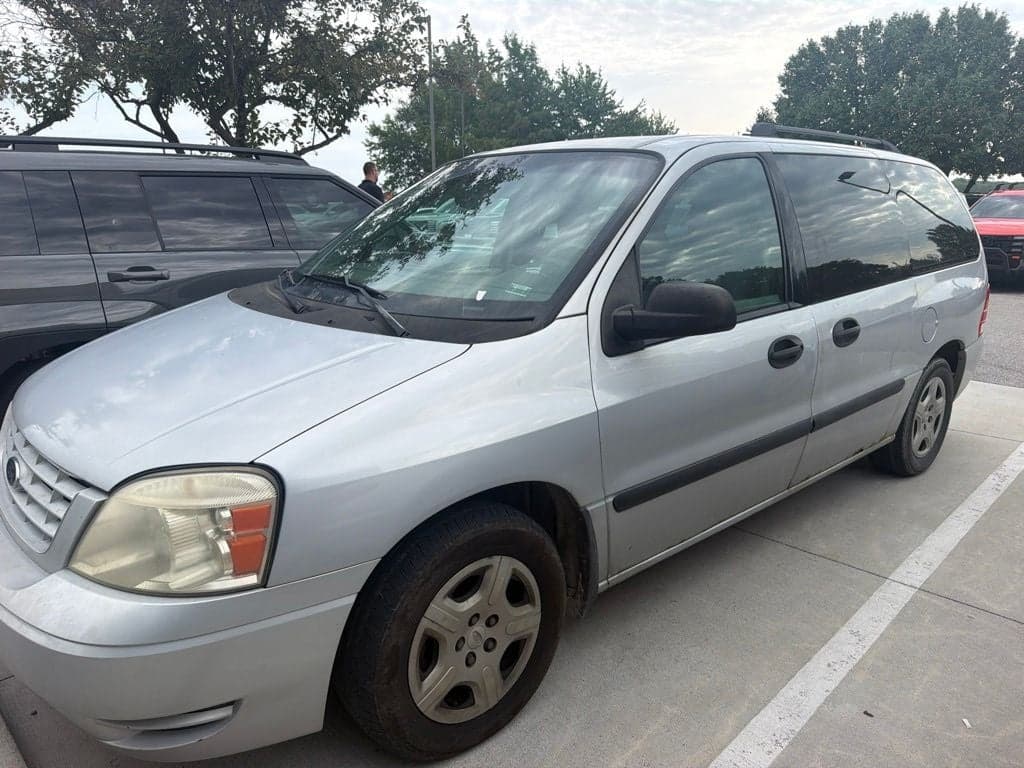 2007 Ford Freestar SE — photo 1 of 4