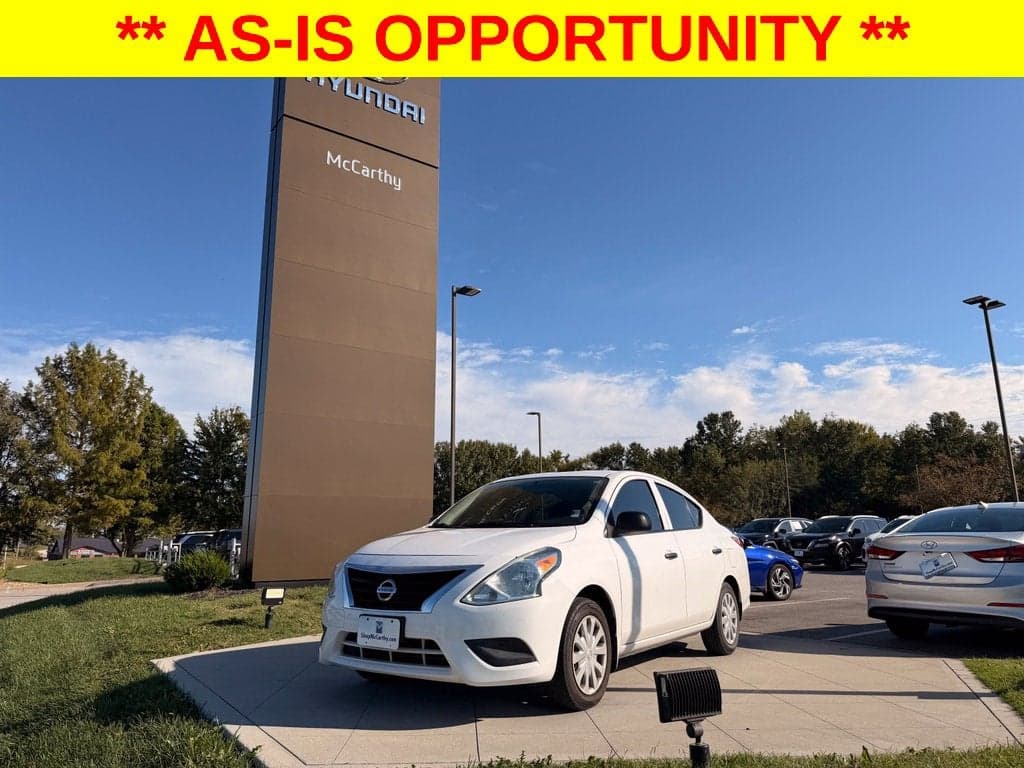 2015 Nissan Versa Base — photo 1 of 5